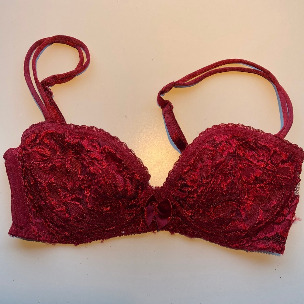 Victoria's Secret Underwire Lace Bra 32B